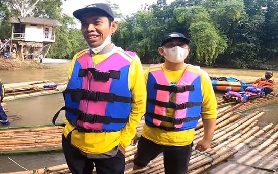 Wisata Bamboo Rafting